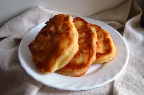 Творожные оладьи с яблоками
