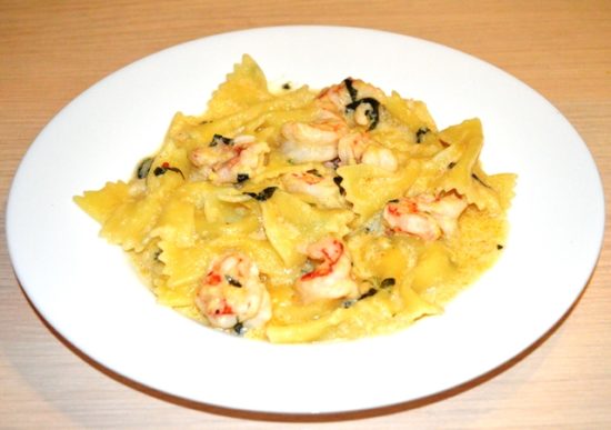 One pan pasta (One pot pasta) Паста с креветками в сливочно-сырном соусе.