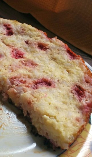 Творожно-рисовая запеканка с клубникой