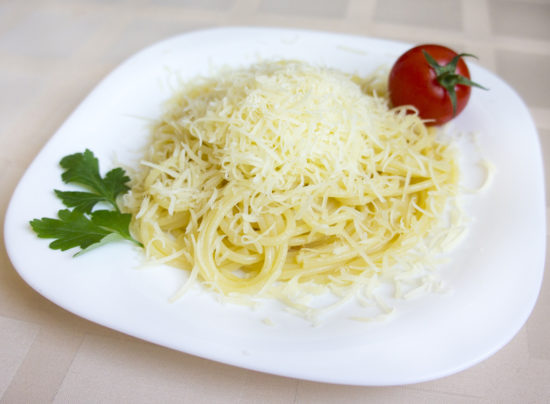 Спагетти с сыром и чесноком