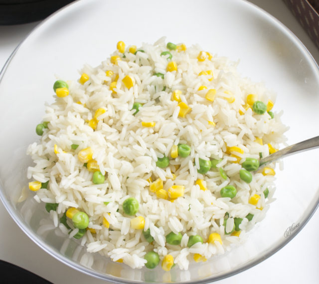 Рис с горохом и кукурузой