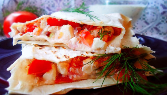Лаваш с курицей, помидорами и сыром «Сиртаки»